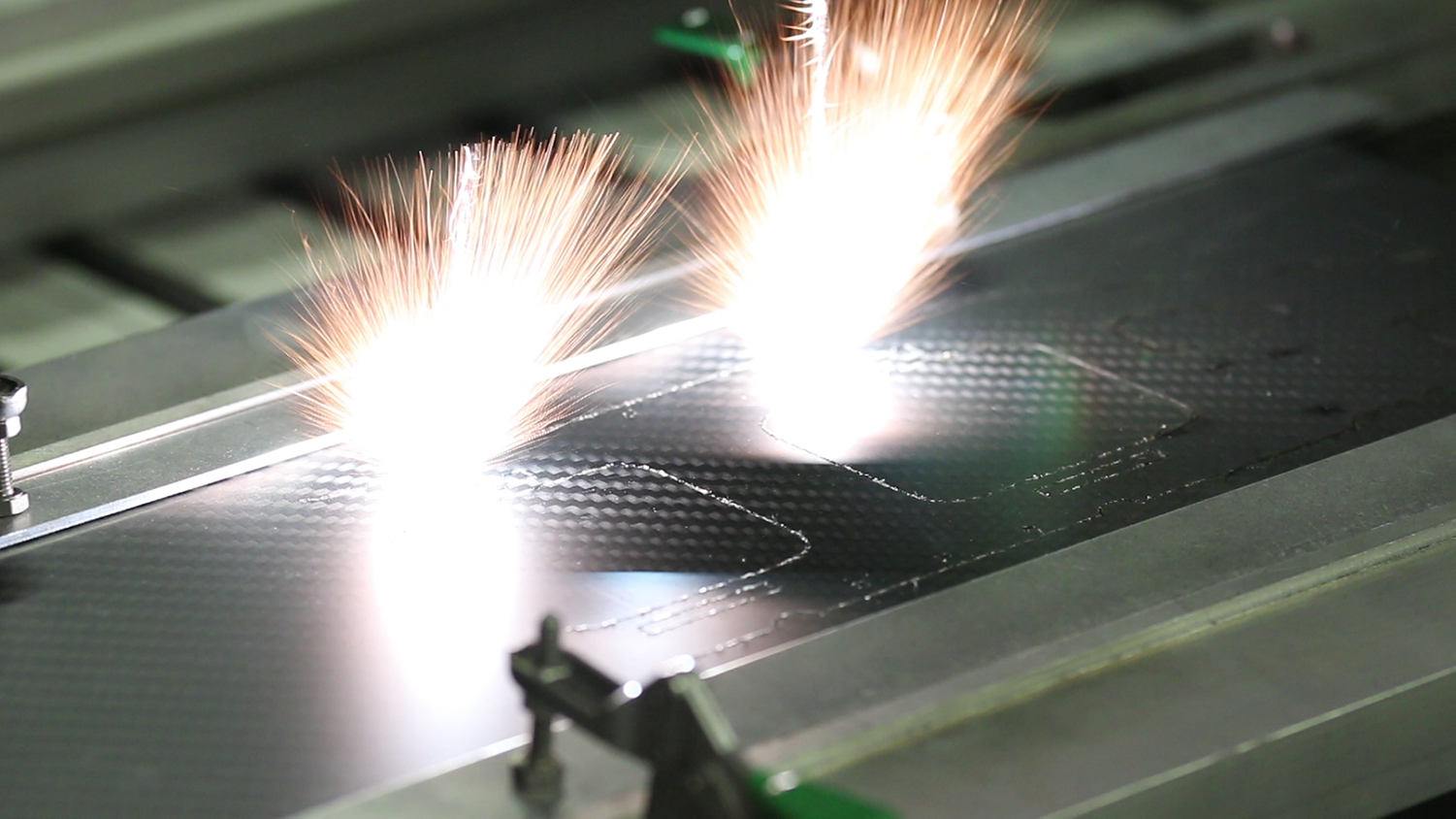 Application-Laser cutting-CFK-iwb